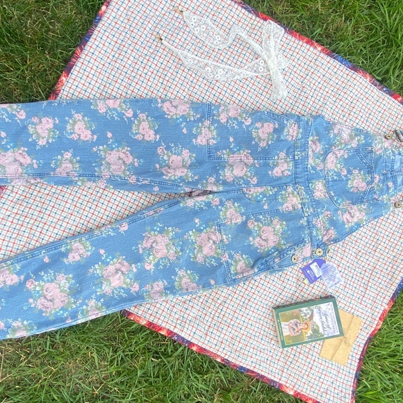🌸 April Cornell Floral Overalls – Size Small – NWT – $50
- Picture 3 of 8
